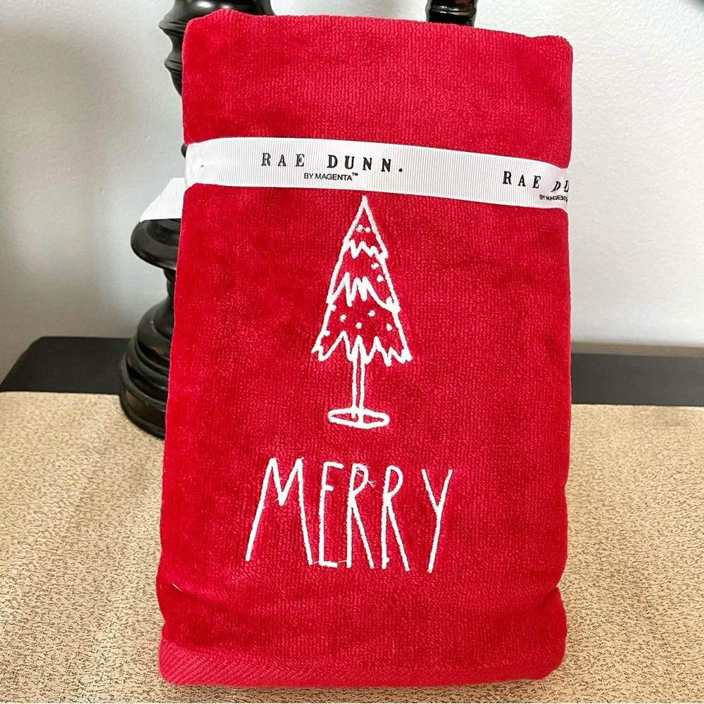 🆕Rae Dunn Set of 2 MERRY Christmas Tree Bathroom Hand Towels